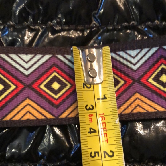 🍐 Puffy lightweight nylon messenger bag, wide abstract strap, gold tone clip - Picture 11 of 15